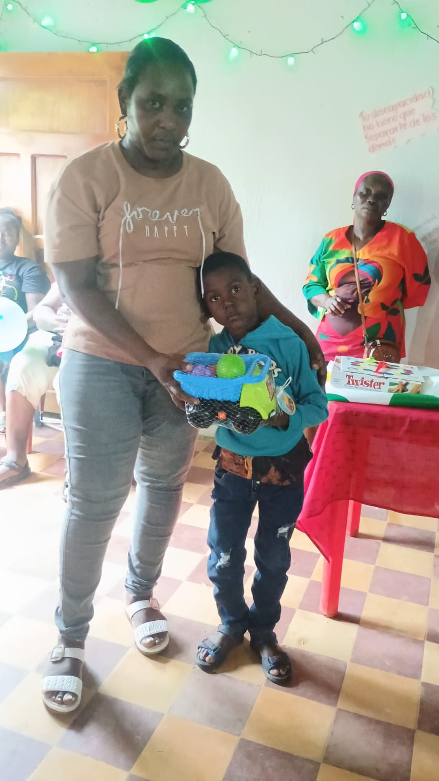Foto 1 de la celebración de Navidad con familias beneficiarias